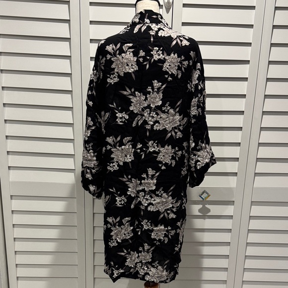 Spiritual Gangster Black and White Floral Kimono - Picture 8 of 13